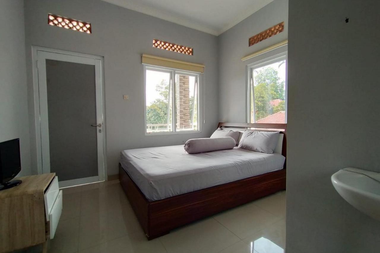 Villa Batu Tua Puncak Mitra Reddoorz 茂物 外观 照片