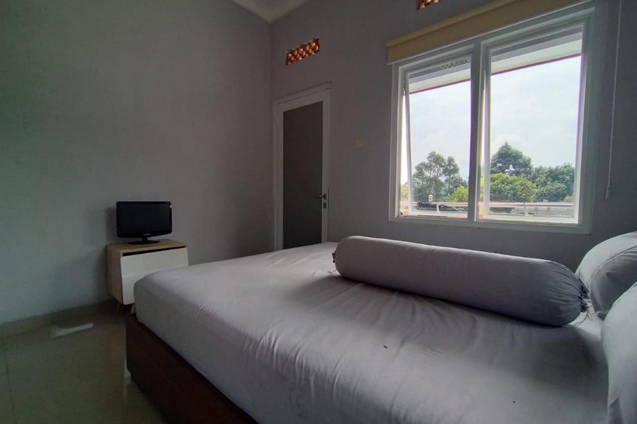 Villa Batu Tua Puncak Mitra Reddoorz 茂物 外观 照片